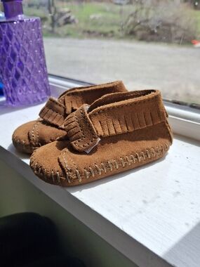 Minnetonka ~ Front Strap Bootie ~ Infant Size 1